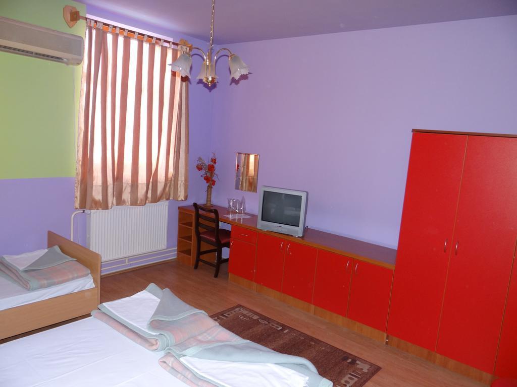 Nasa Tvrdava Guest Accommodation Novi Sad Luaran gambar